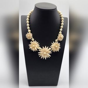 Talbots Off-White Daisy Floral Flowers Lucite Beaded Necklace